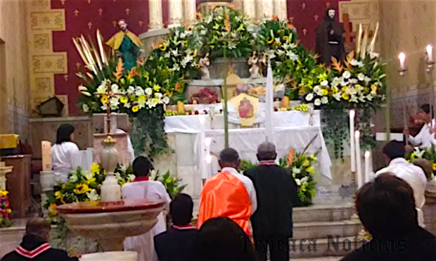 Realiza parroquia de Tepeaca tradicional celebración de Jueves Santo