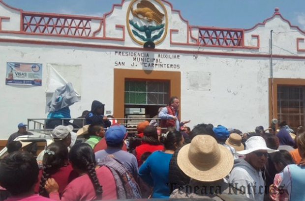 La libran de ser linchados ;en Carpinteros, Tepeaca entregan a ladrones a autoridades por 100 Mil pesos