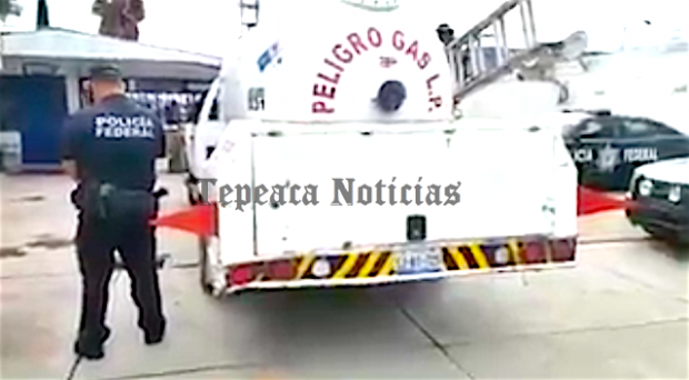 Aseguran federales pipa cargada de gas de procedencia ilícita en Tepeaca