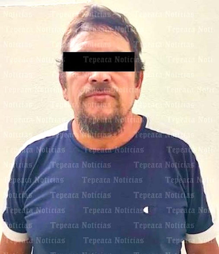 Recuperan  policías estatales camioneta robada en Tepeaca y aseguran a probable responsable