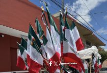 Banderas y motivos mexicanos ; la alegría, orgullo y color del mes patrio en Tepeaca.