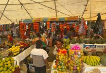 Repuntan ventas en mercados de Tepeaca en vísperas de festividades de Día de Muertos.