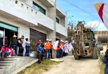 Da banderazo edil de Tepeaca a pavimentación con concreto hidráulico en San Hipólito Xochiltenango
