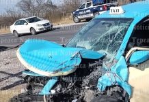 Percance vehicular en carretera Tecali-Tepeaca deja taxista lesionado.