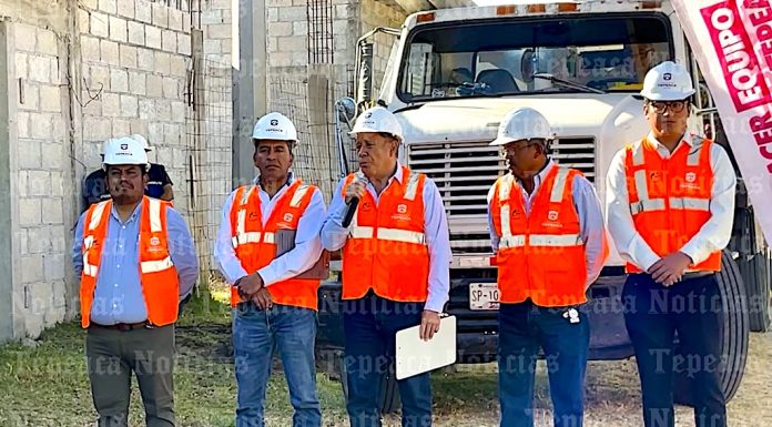 Pone en marcha Velázquez Romero ampliación de red eléctrica y pavimentación de calles de Hueyapan , Tepeaca.