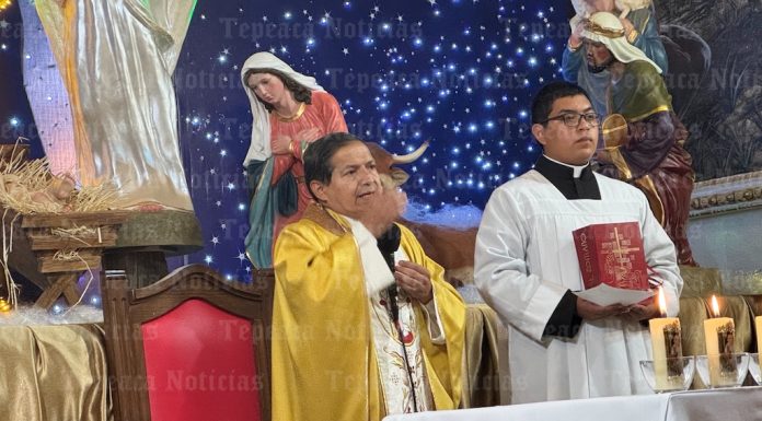 Realizan misa de Nochebuena y acostada en la parroquia y Santuario del Niño Doctor de Tepeaca