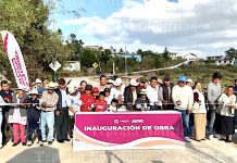 Cerrando el año con obras ; inaugura edil de Tepeaca construcción de calle en Tlayoatla.