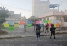 Se manifiestan maestros en Tepeaca por presunto hostigamiento de supervisora