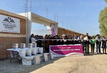 Entrega Edil de Tepeaca barda perimetral en bachillerato de San Cristóbal Hidalgo, Tepeaca