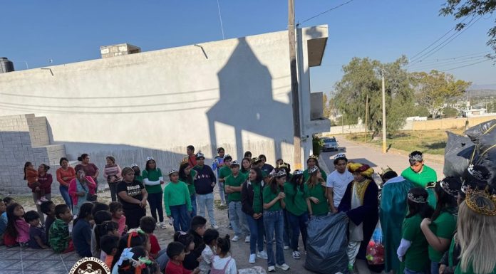Celebra Santuario del Niño Doctor , Día de Reyes llevando alegría y juguetes a niños de barrios de Tepeaca.