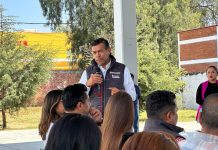 Sergio Juárez impulsa el programa “Pinta tu Escuela” en Tepeaca con entrega directa de apoyos a planteles educativos