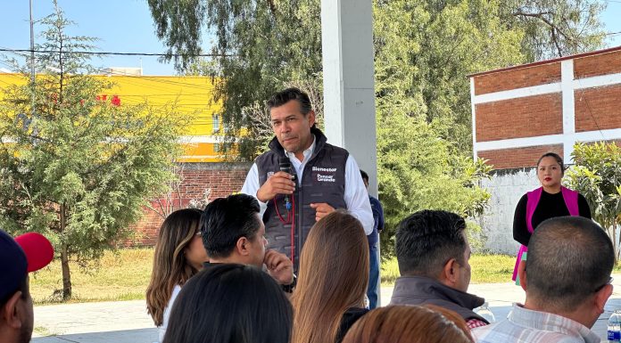 Sergio Juárez impulsa el programa “Pinta tu Escuela” en Tepeaca con entrega directa de apoyos a planteles educativos