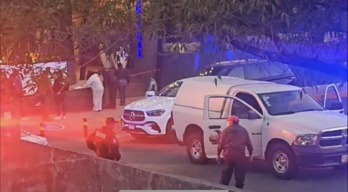 Balacera afuera de bar en Angelópolis en Puebla deja tres muertos y cuatro heridos.