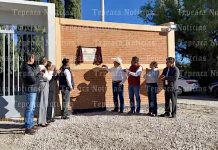 Inaugura edil Velázquez Romero barda perimetral en primaria de San Felipe Tenextepec, Tepeaca.