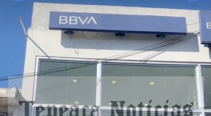 Sigue la inseguridad en Puebla ; asaltan a clientes de sucursal bancaria en Tecamachalco.