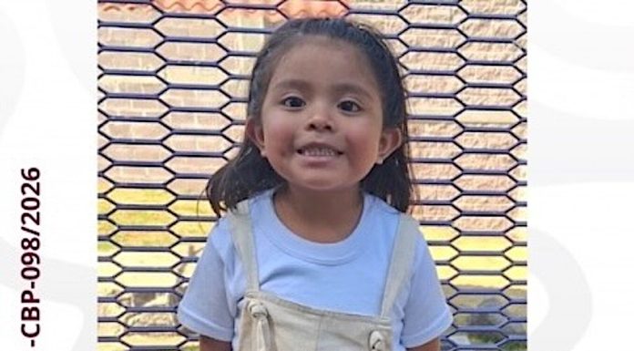 Desaparece niña de tres años en el centro de Tepeaca