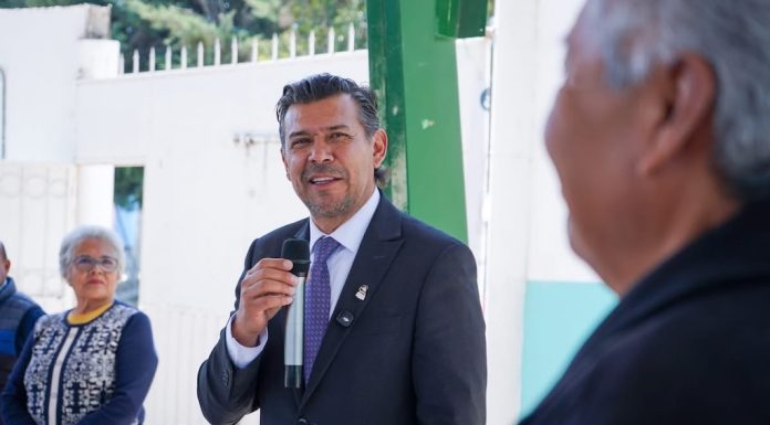 Entrega apoyos Sergio Juárez de programa “Pinta tu Escuela “, en Tepeaca