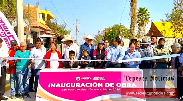 Entrega Velázquez Romero calle pavimentada en San Pablo Actipan, Tepeaca.