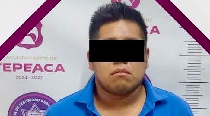 Detienen municipales de Tepeaca a sujeto por presunta participación en delitos contra la salud.