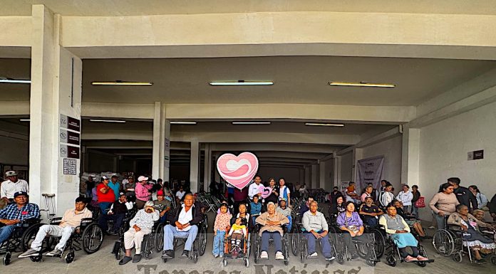 Entrega delegación SEDIF Tepeaca más de 50 silla de ruedas a personas con capacidades diferentes