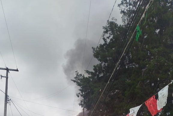 Explotan pipas de presunto combustible ilegal en Tepeaca
